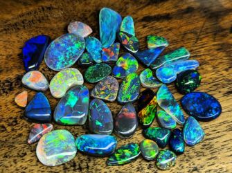 Bijoutier résidant à Poet Laval; my Black Opal