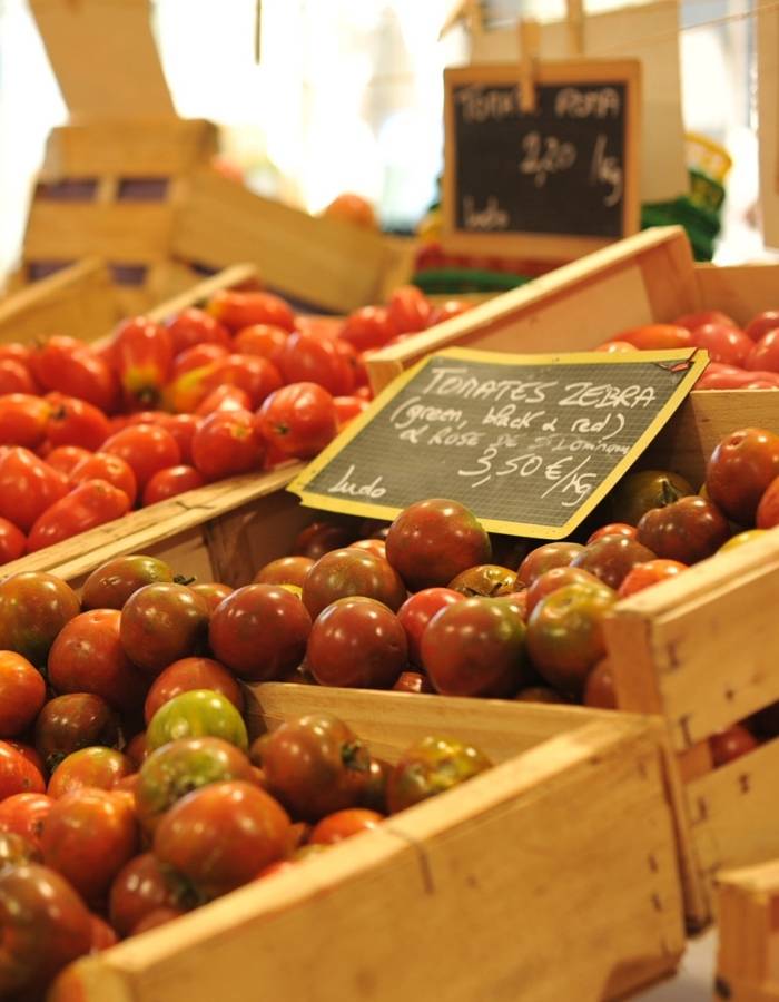 Champs Libres et ses étalages de tomates