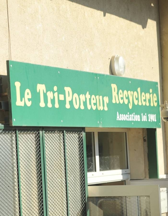 Enseigne de la recyclerie du Tri Porteur à Poët Laval